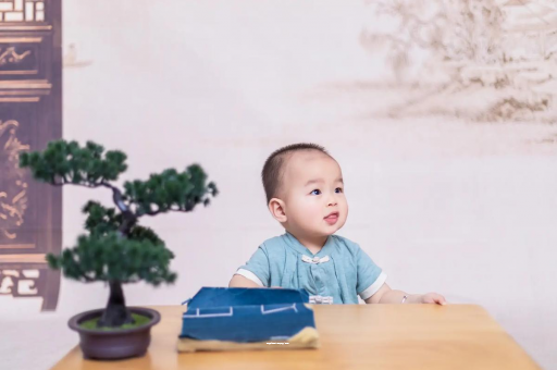 惠东怀孕肚子中间凹两边凸
